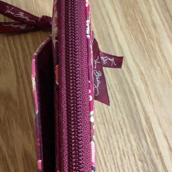 Vera Bradley Travel Organizer Passport Wallet in Piccadilly Plum. - Picture 4 of 7